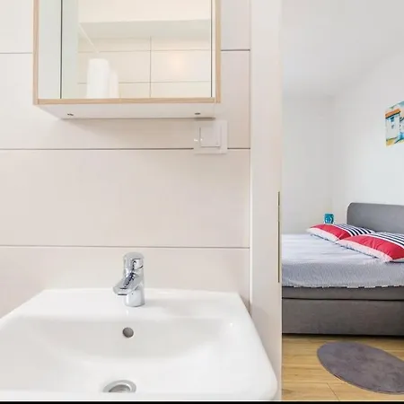 Apartments Stella Krk Town Extérieur photo