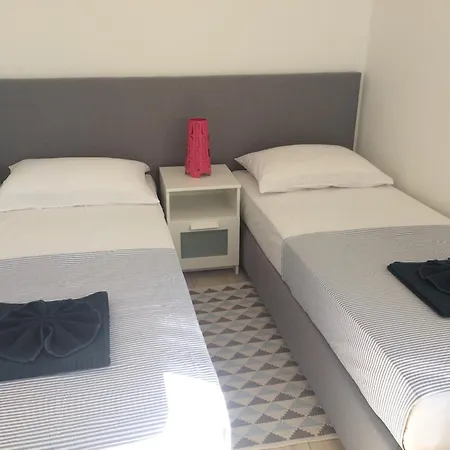 Apartments Stella Krk Town Extérieur photo
