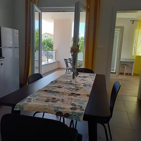 Apartments Stella Krk Town Extérieur photo