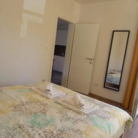 Apartments Stella Krk Town Extérieur photo