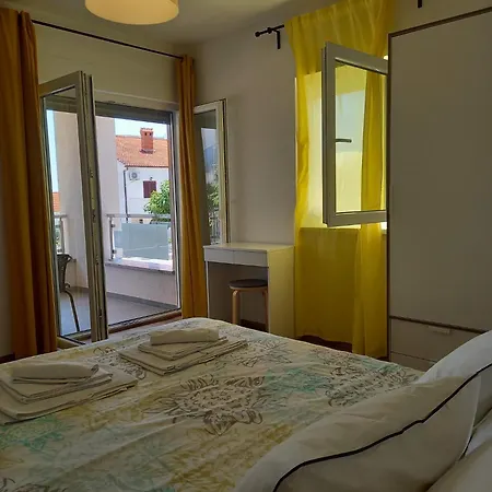 Apartments Stella Krk Town Extérieur photo