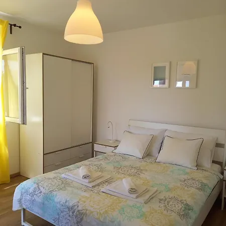 Apartments Stella Krk Town Extérieur photo
