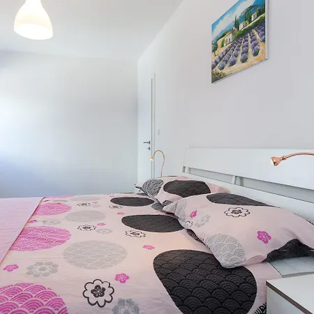 Apartments Stella Krk Town Extérieur photo