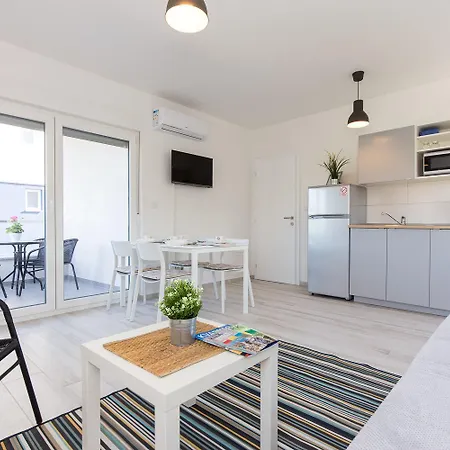 Apartments Stella Krk Town Extérieur photo