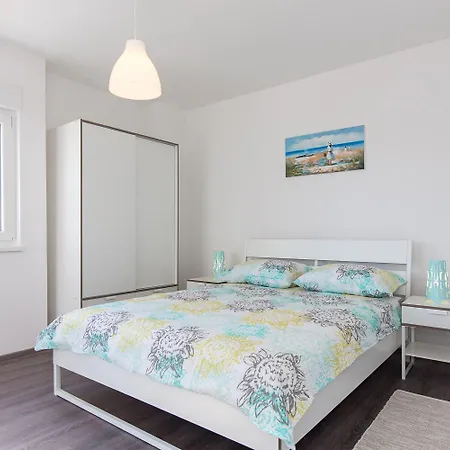 Apartments Stella Krk Town Extérieur photo
